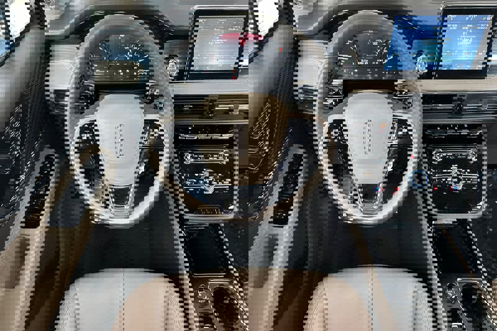 Used 2022 Lincoln Corsair FWD w/ Rear Removable Package Tray image 15