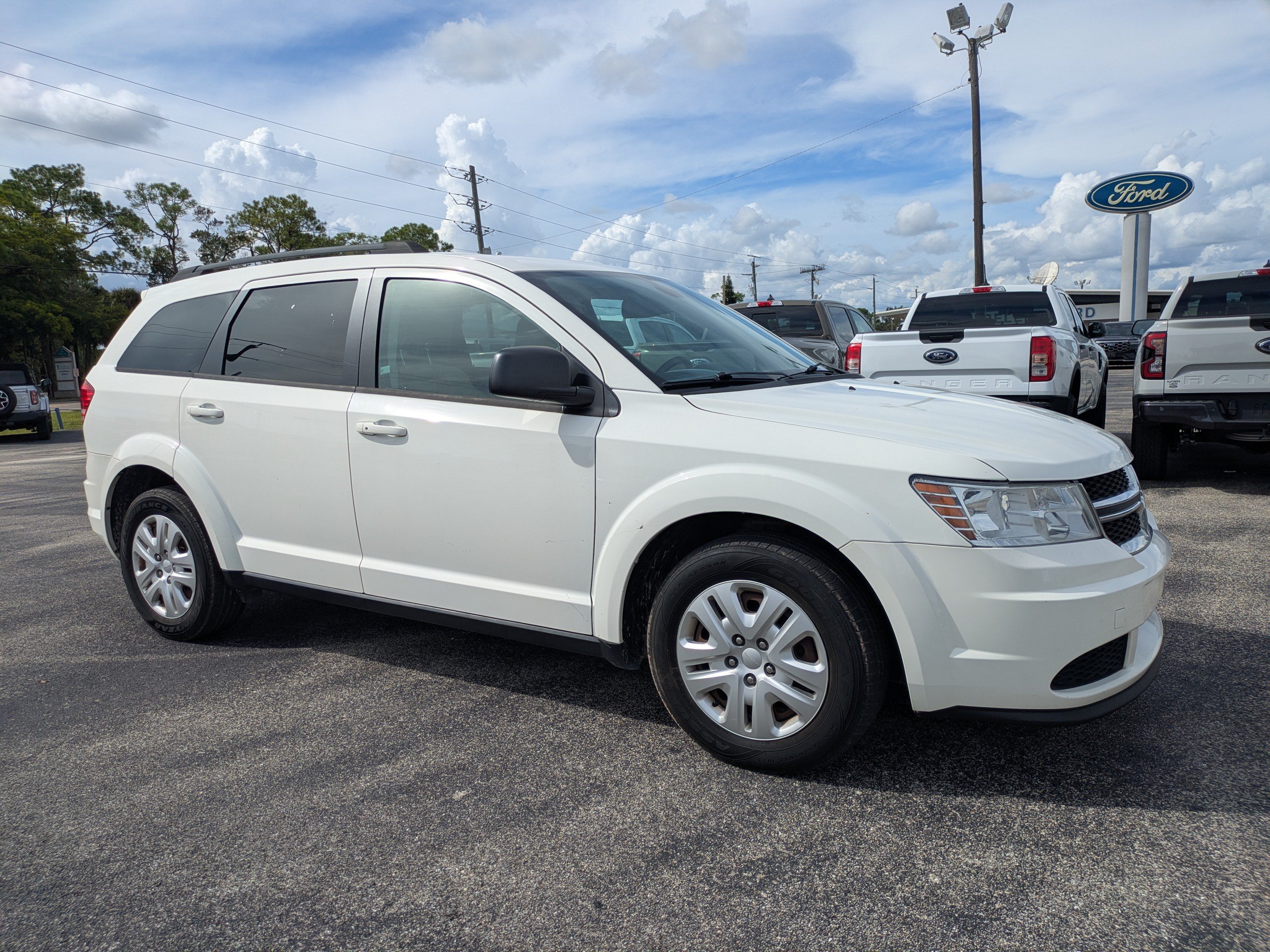 Used 2019 Dodge Journey SE FWD image 2