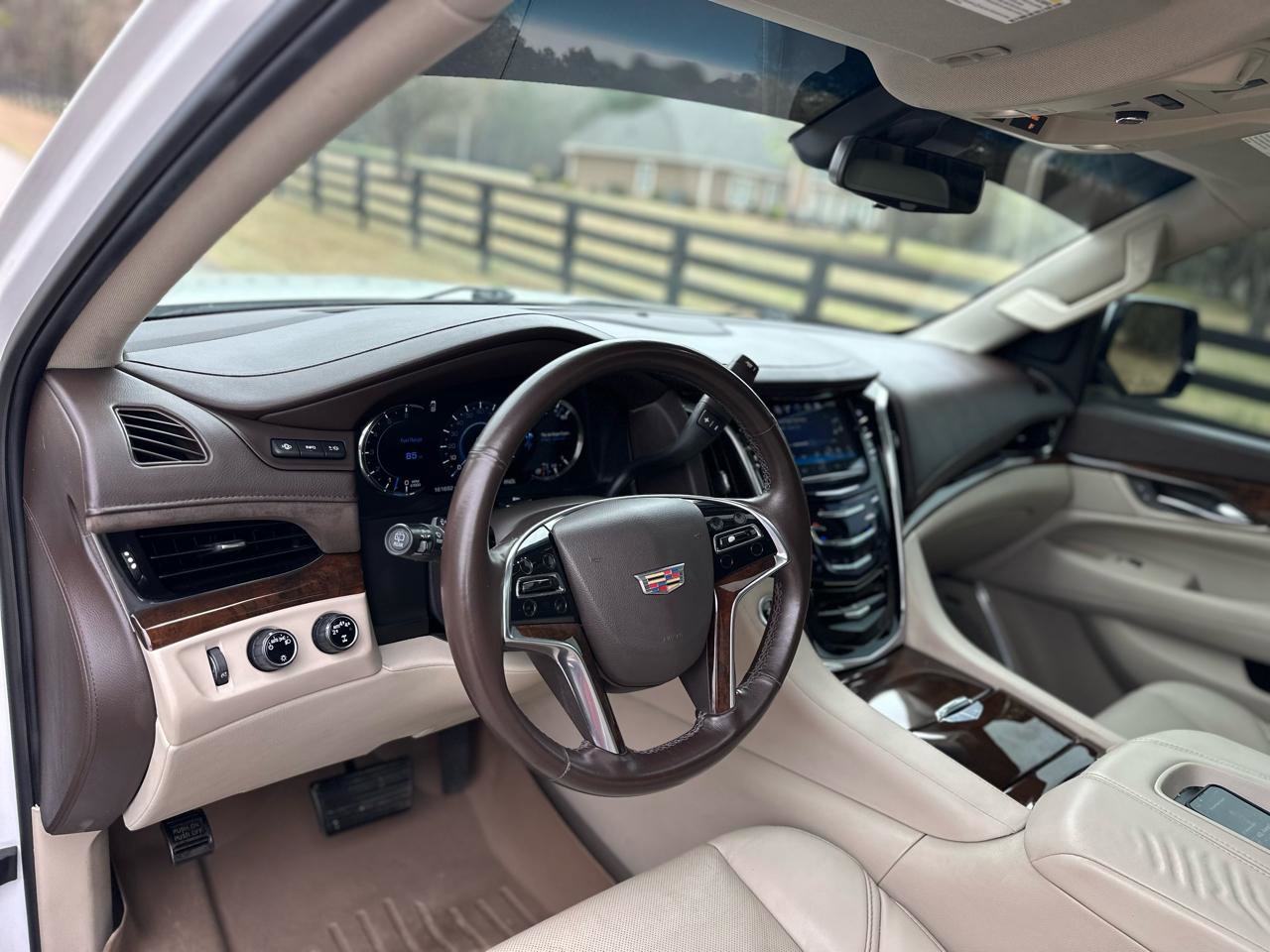 Used 2017 Cadillac Escalade Luxury image 12