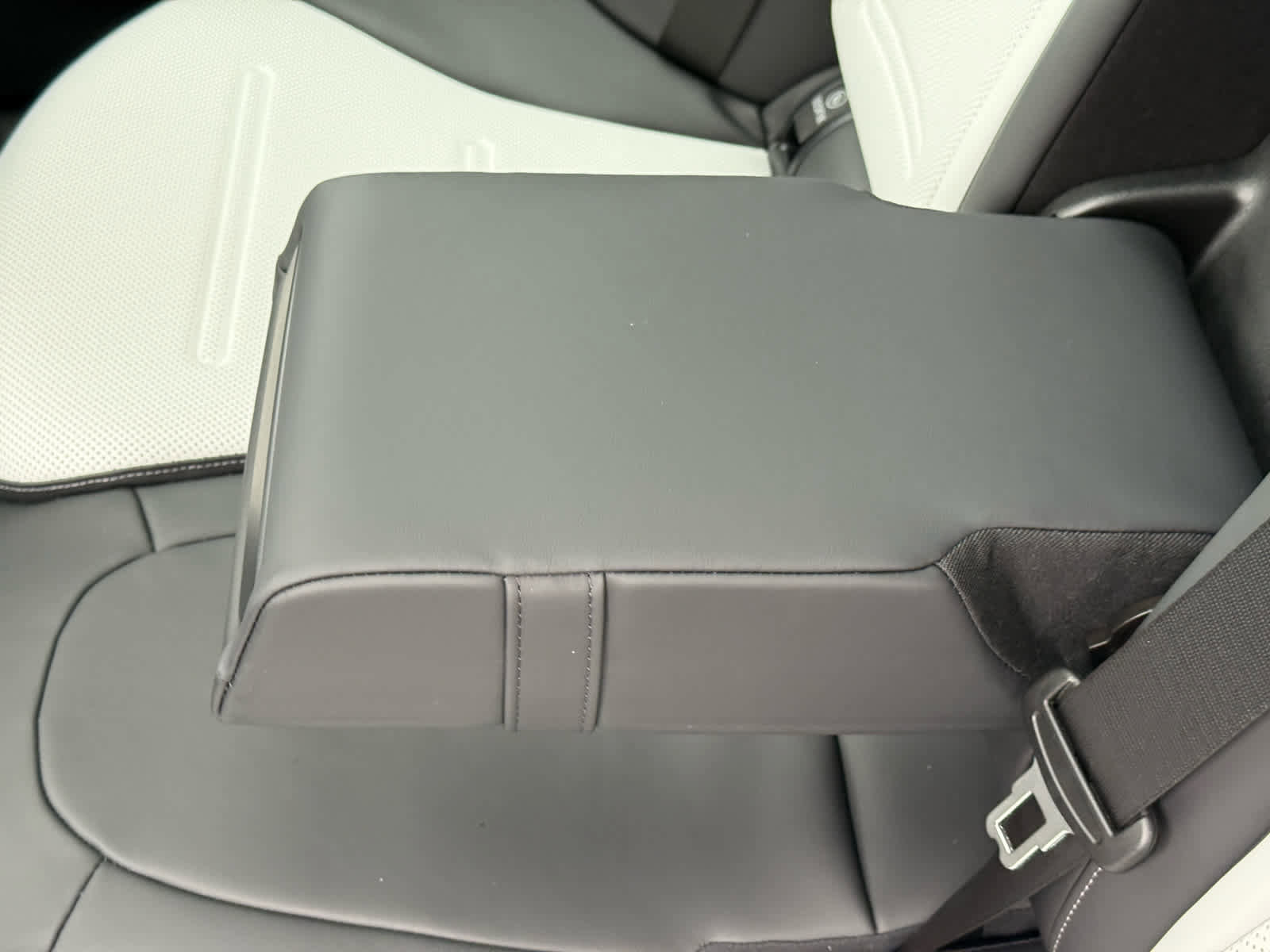 New 2026 Mercedes-Benz E 53 AMG e 4MATIC Sedan image 35