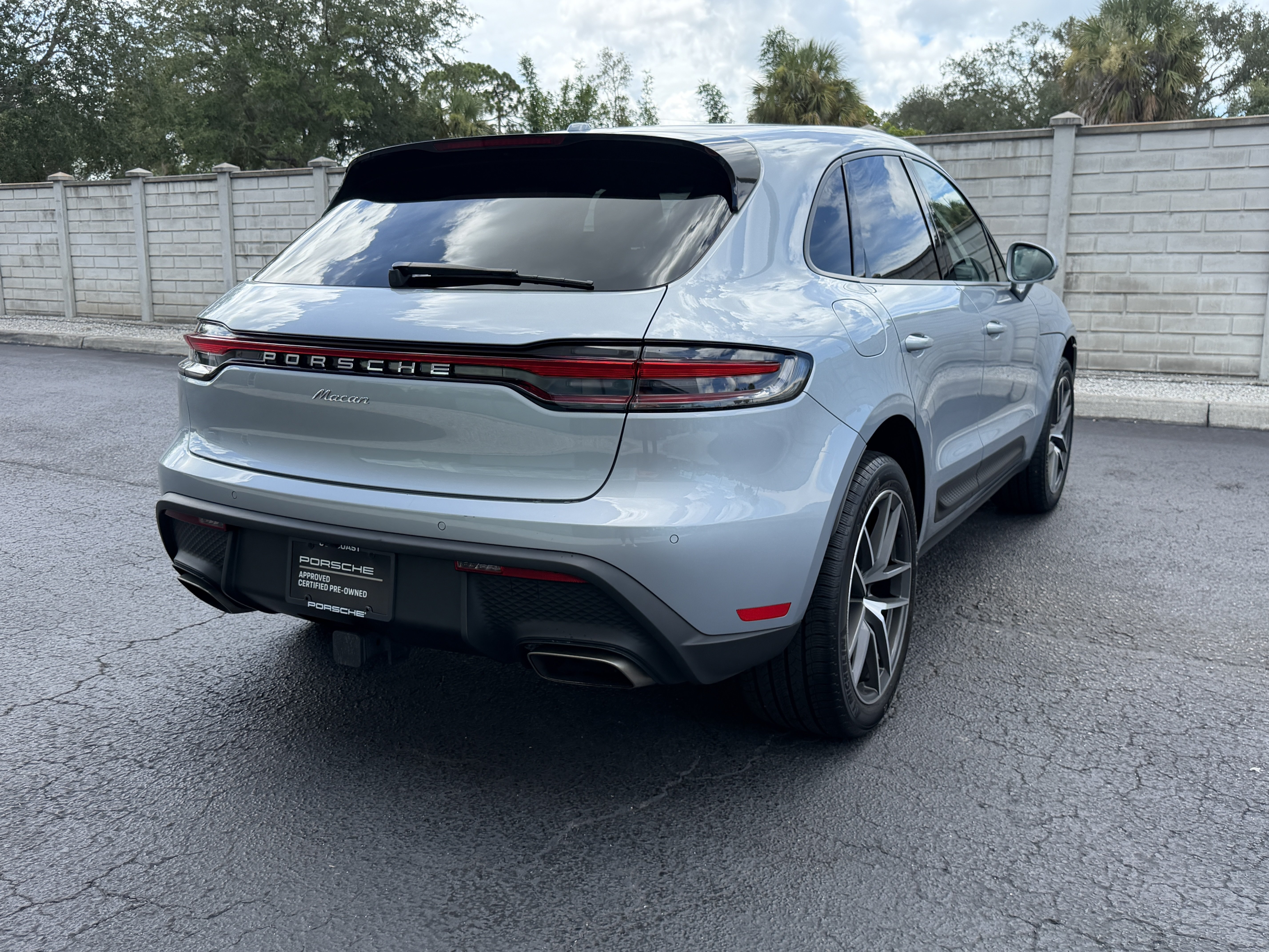 Certified 2023 Porsche Macan AWD/4WD image 6