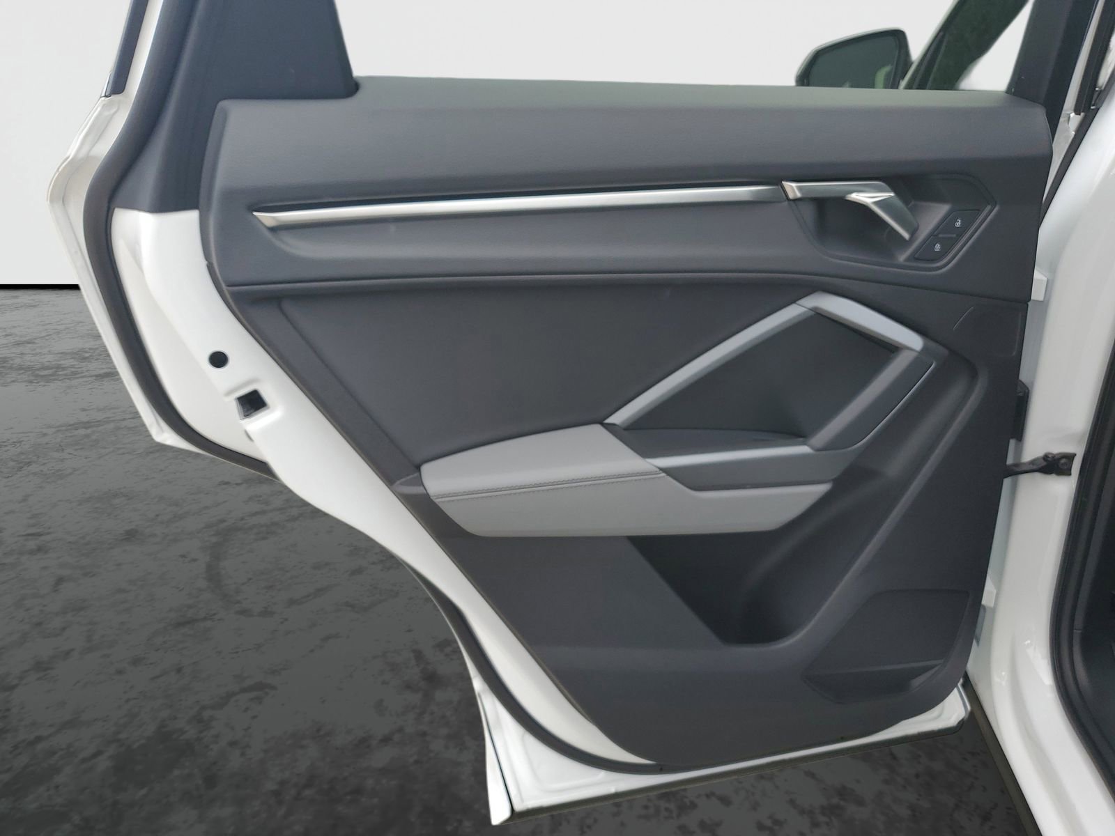 Used 2025 Audi Q3 2.0T Premium w/ Convenience Package AWD/4WD image 17