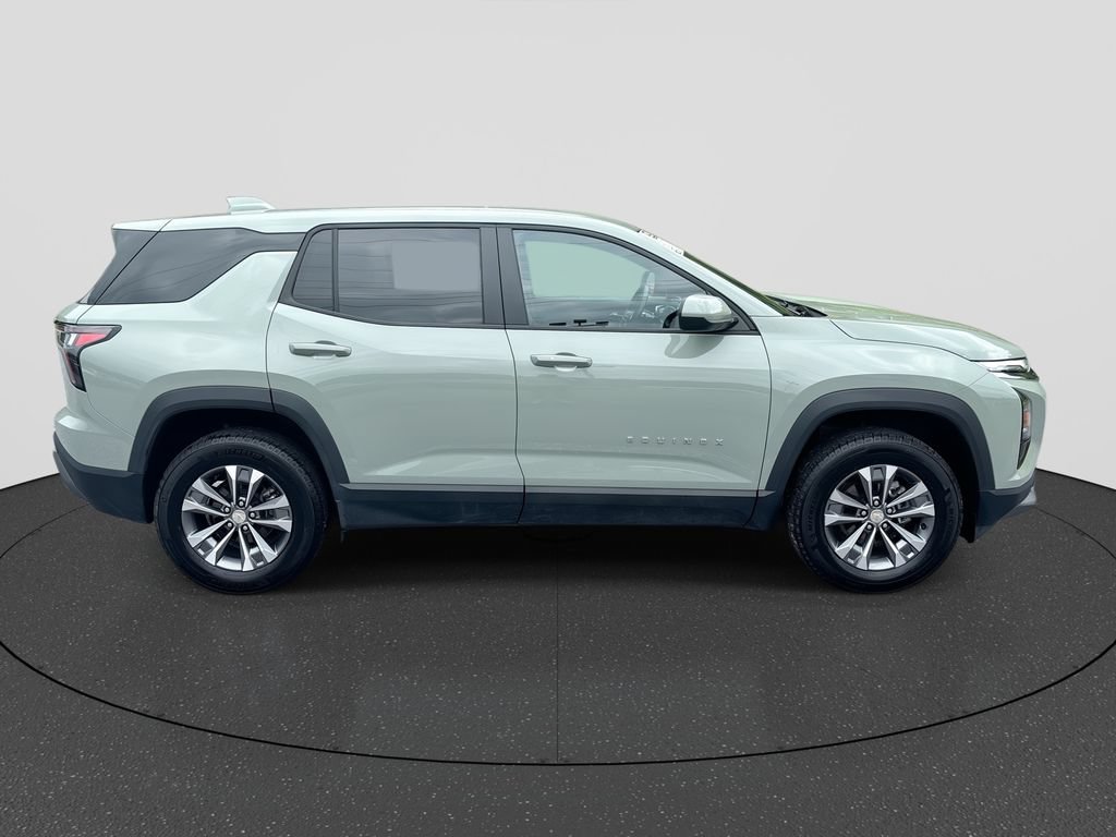 Used 2026 Chevrolet Equinox LT AWD/4WD image 9