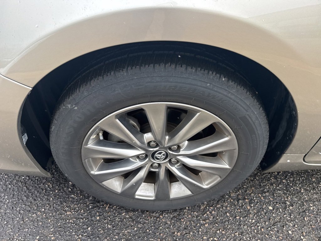 Used 2017 Toyota Camry XLE image 5