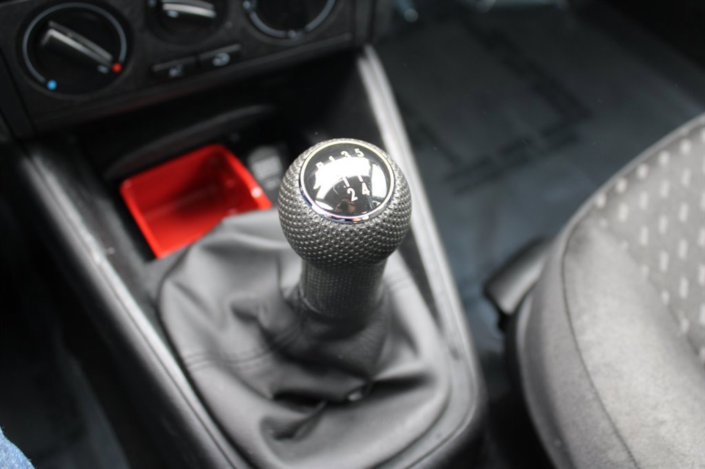 Used 2002 Volkswagen Jetta GL image 24