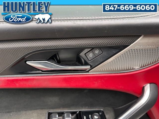 Used 2023 Jaguar F-PACE SVR image 15