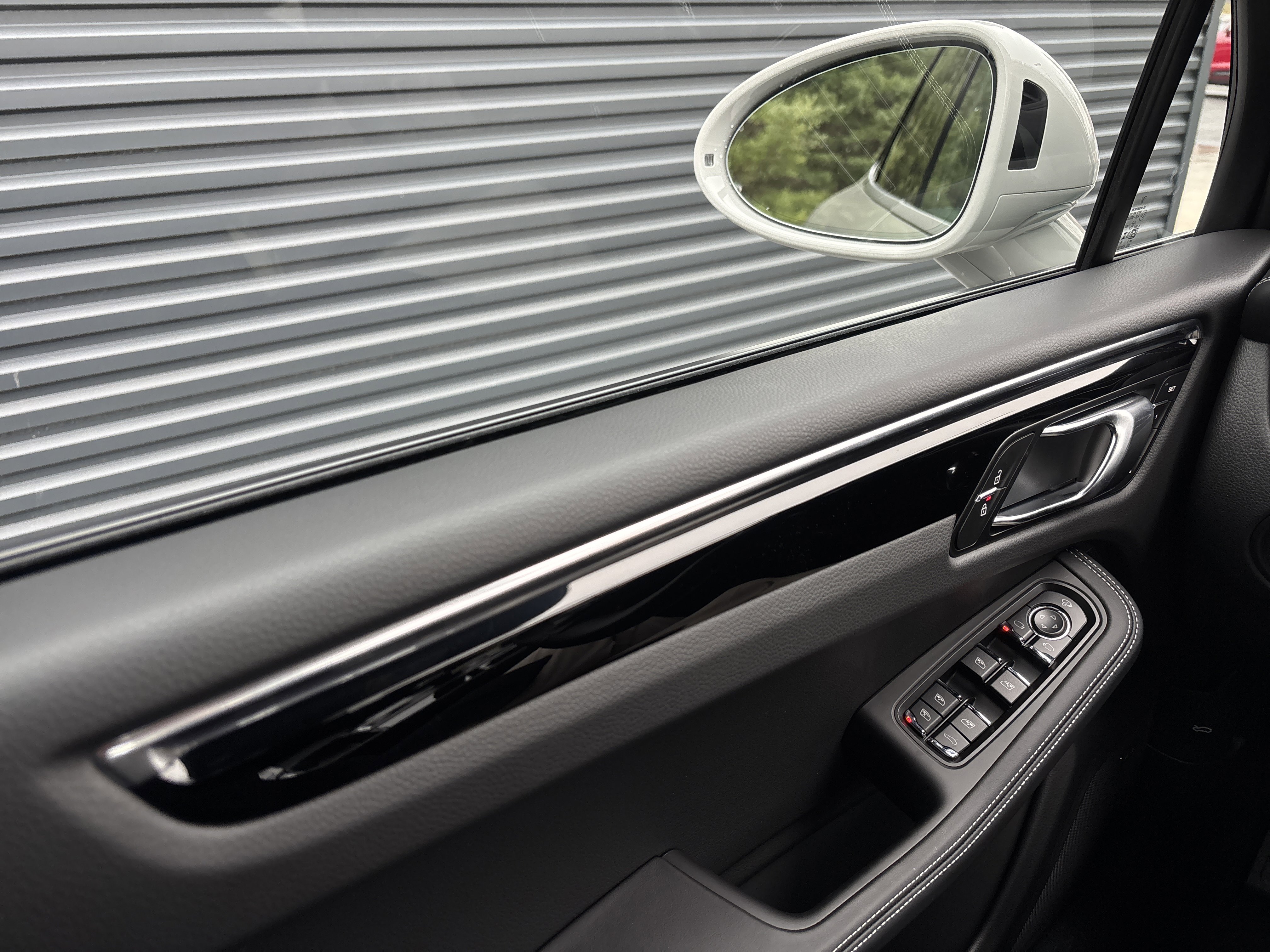 New 2026 Porsche Macan image 27