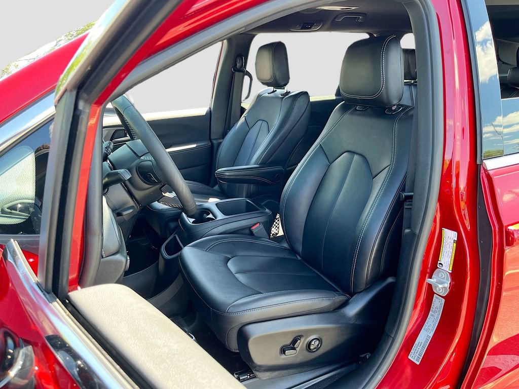 Certified 2025 Chrysler Pacifica Select image 20