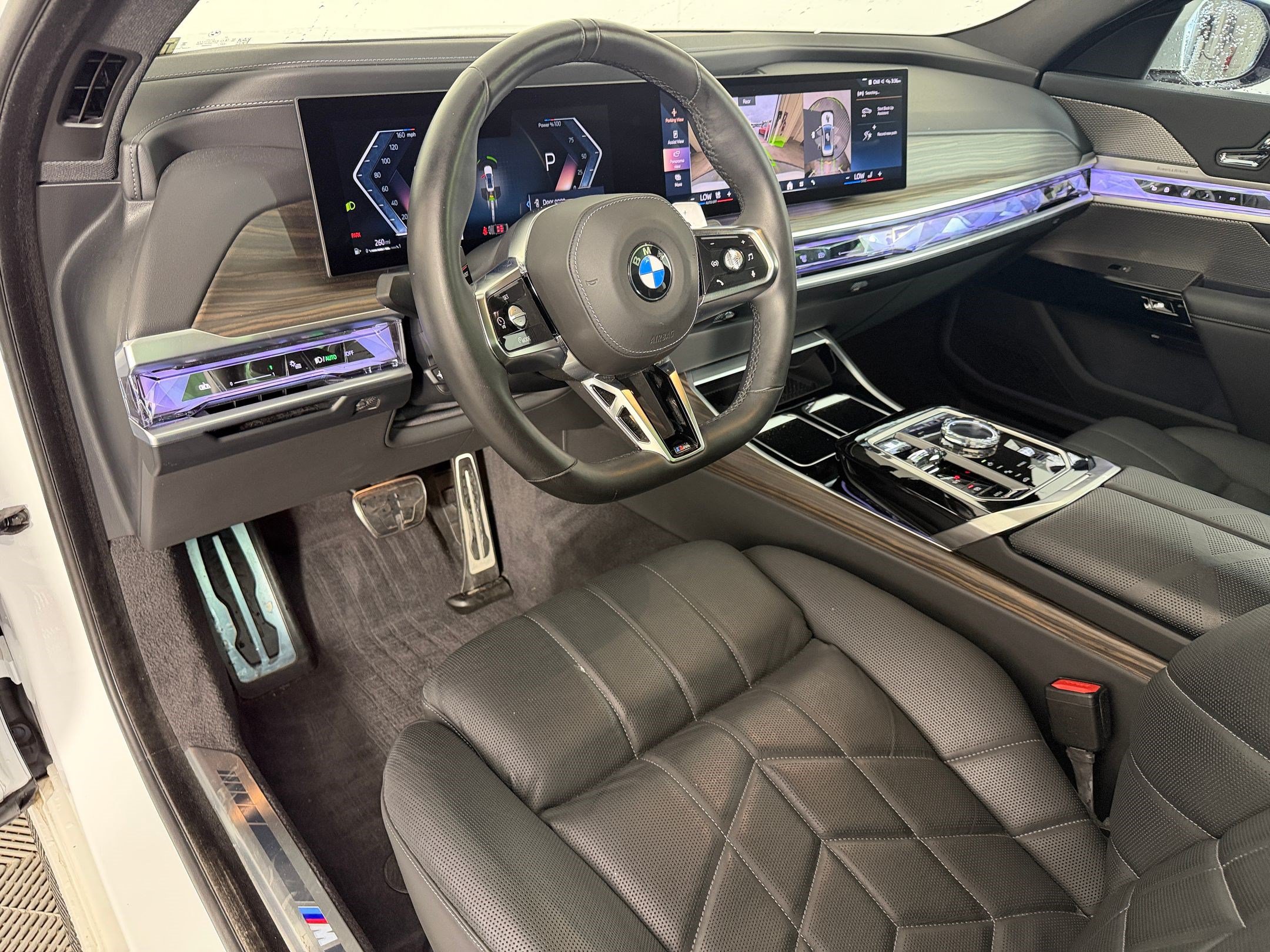 Certified 2024 BMW 760i xDrive w/ Executive Package AWD/4WD image 4