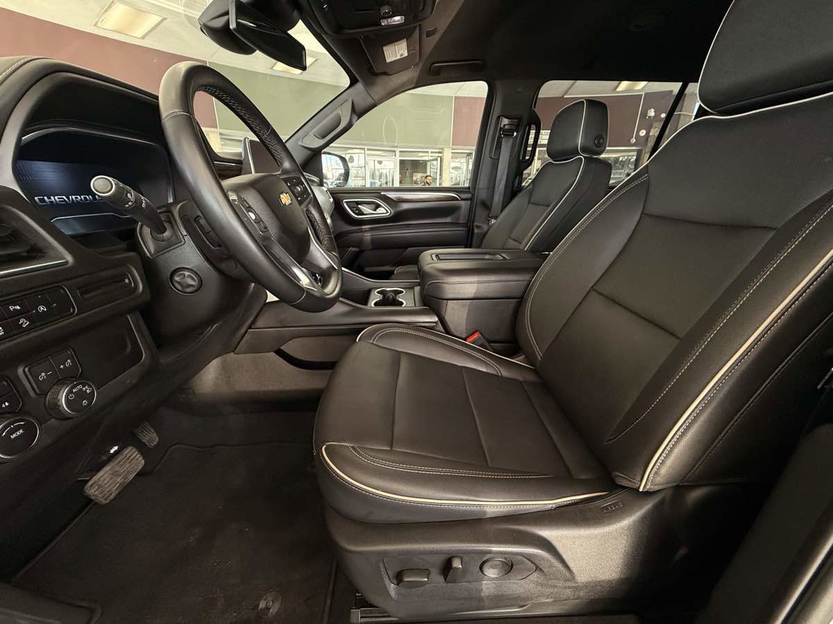 Used 2023 Chevrolet Suburban Premier image 25