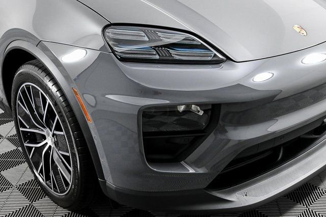 Certified 2025 Porsche Macan Electric image 38