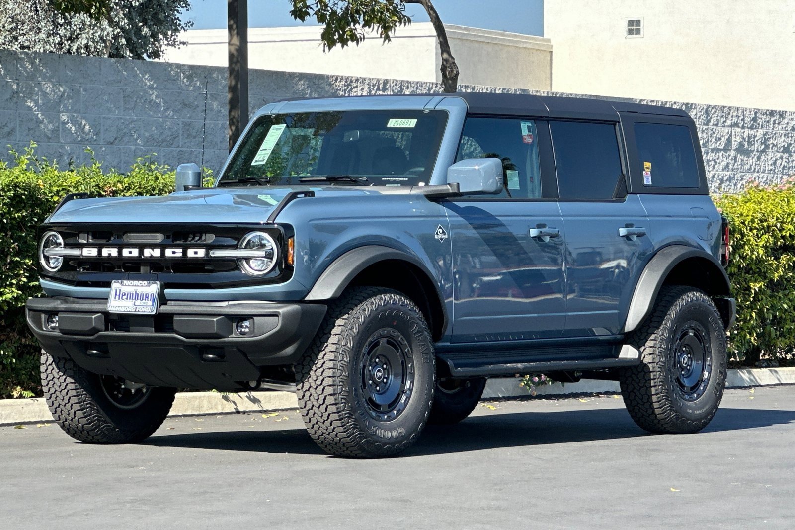 New 2025 Ford Bronco Outer Banks w/ Sasquatch Package image 8