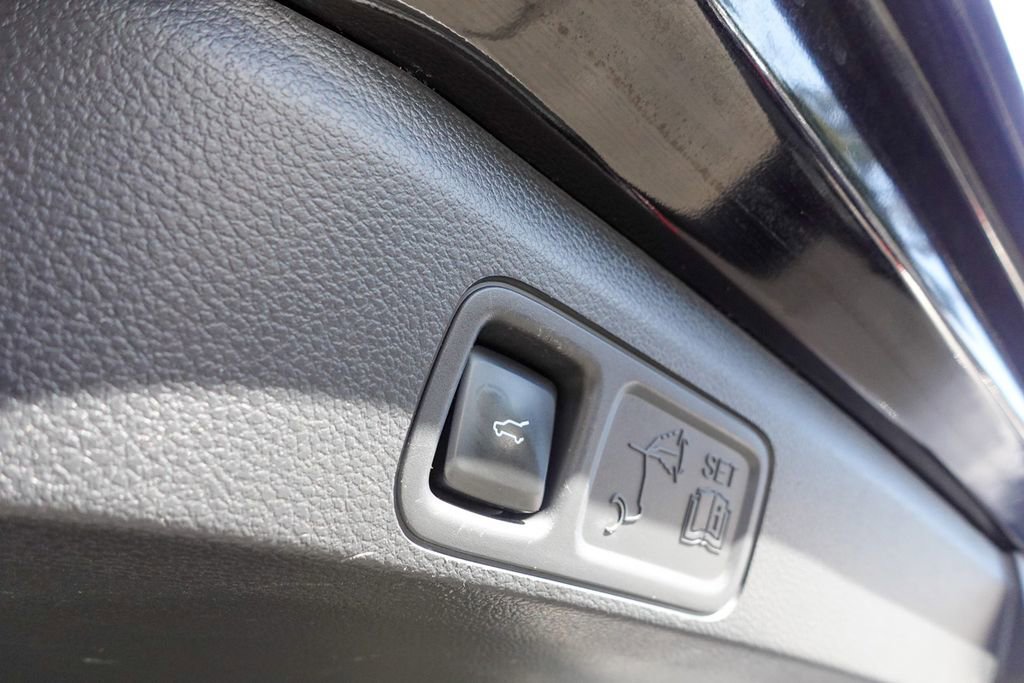 Used 2024 Ford Expedition XLT image 28