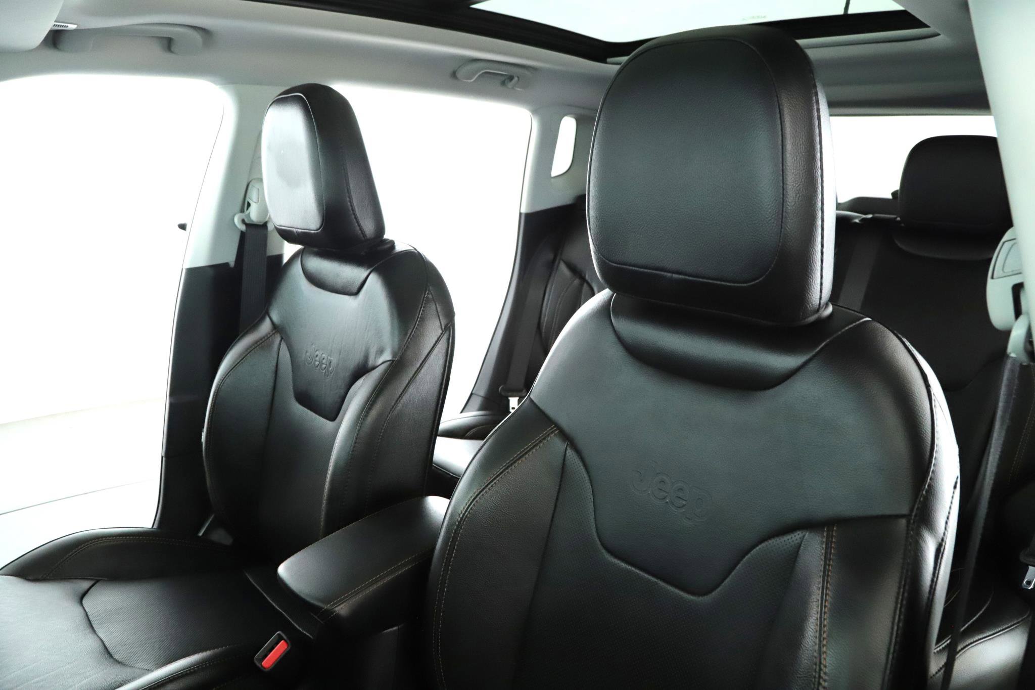 Certified 2019 Jeep Compass Limited w/ Safety & Security Group image 4