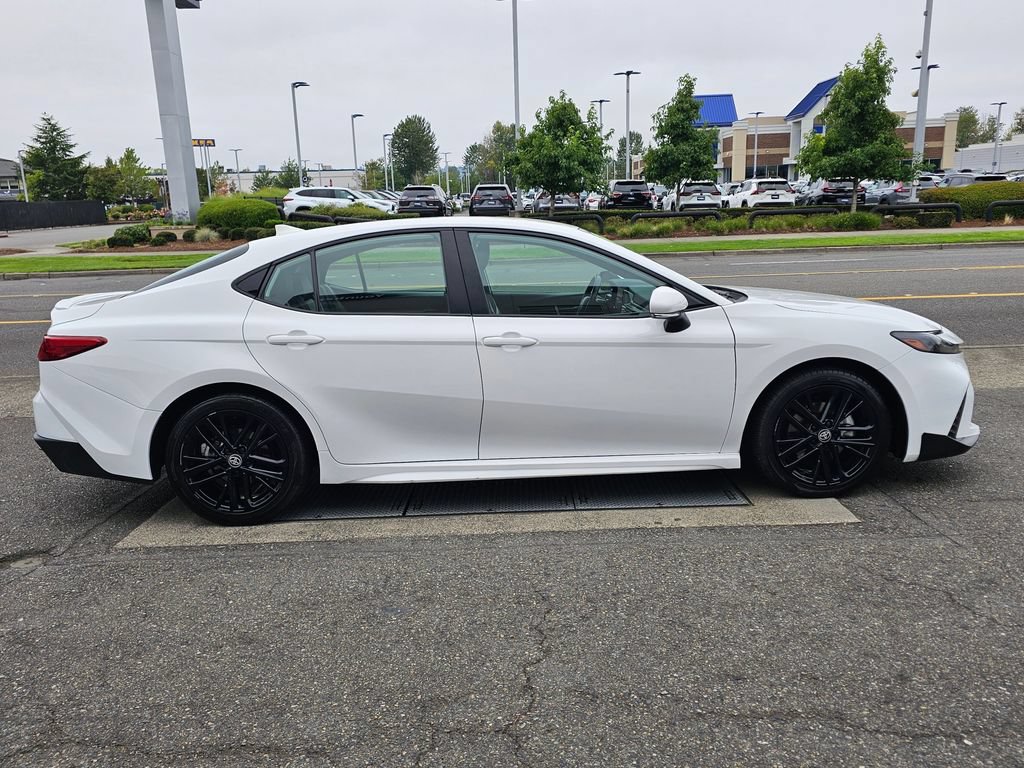 Used 2025 Toyota Camry SE FWD image 4