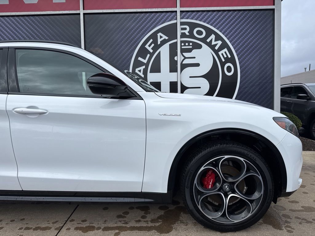 Used 2024 Alfa Romeo Stelvio Veloce image 3