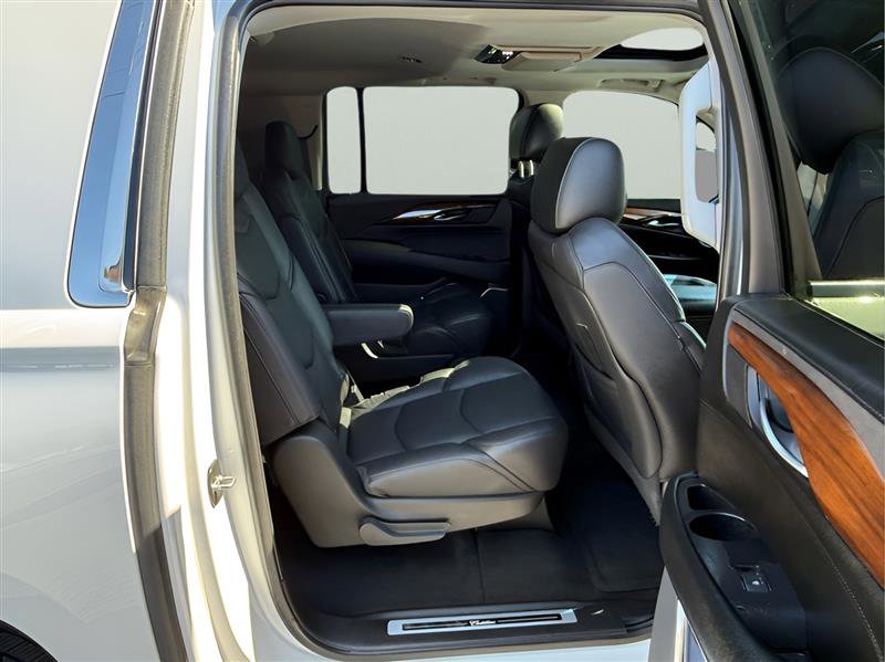 Used 2016 Cadillac Escalade ESV Luxury RWD image 32