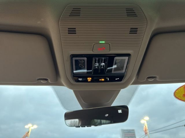 Used 2024 Volkswagen Atlas SEL Premium R-Line image 15