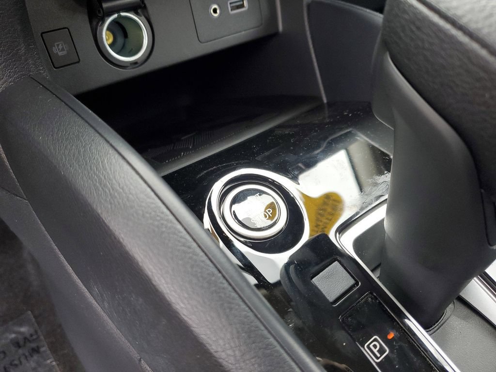 New 2025 Nissan Versa SV w/ Trunk Package FWD image 27