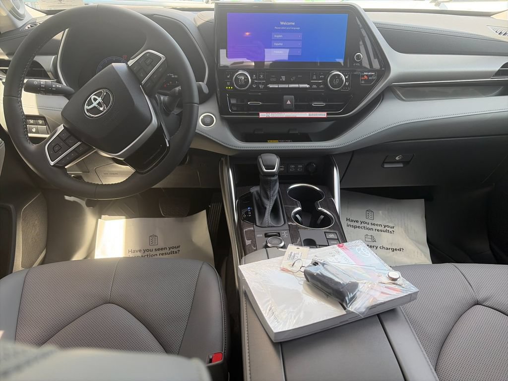 New 2026 Toyota Highlander Limited AWD/4WD image 15