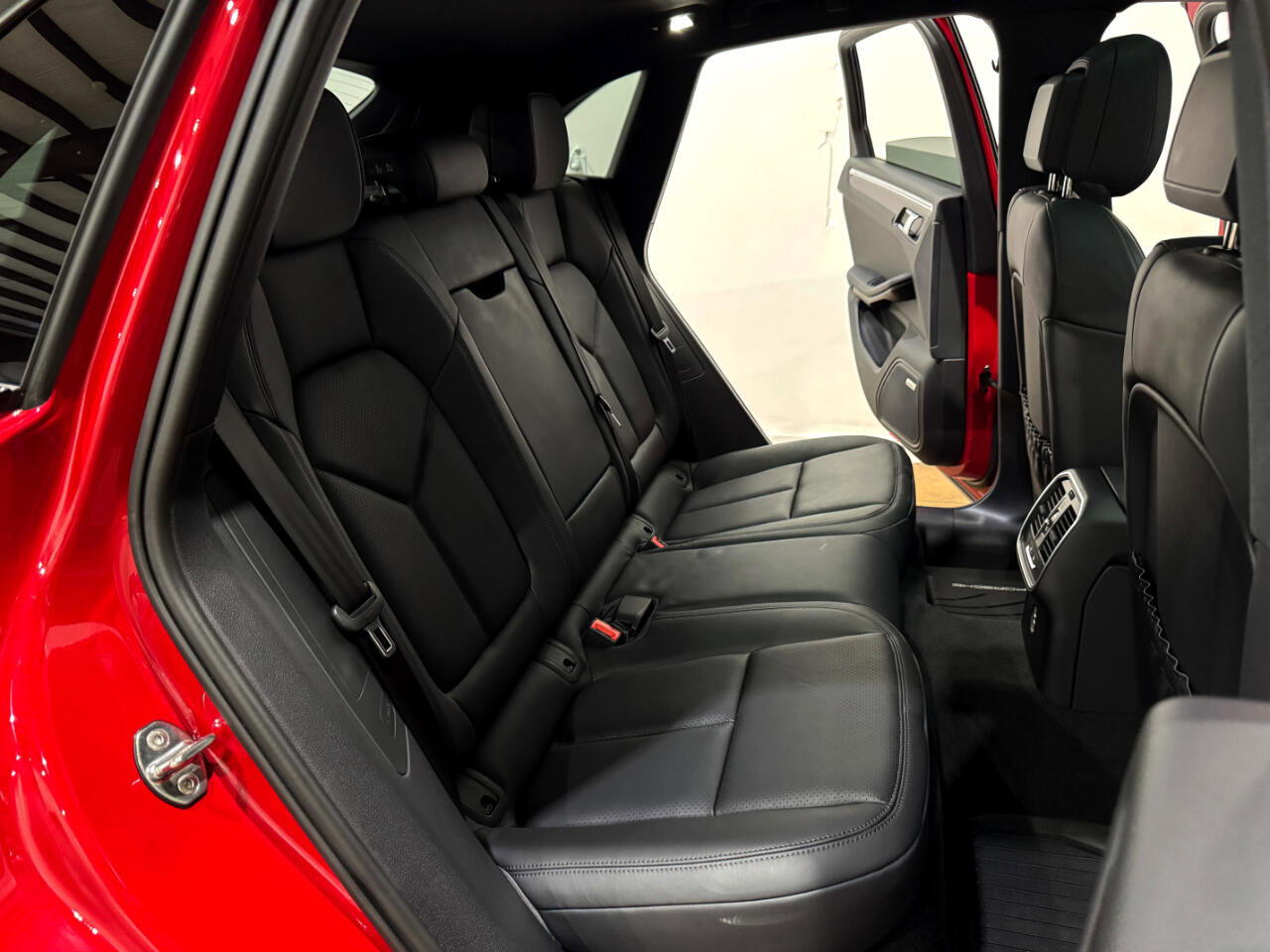 Used 2023 Porsche Macan image 13