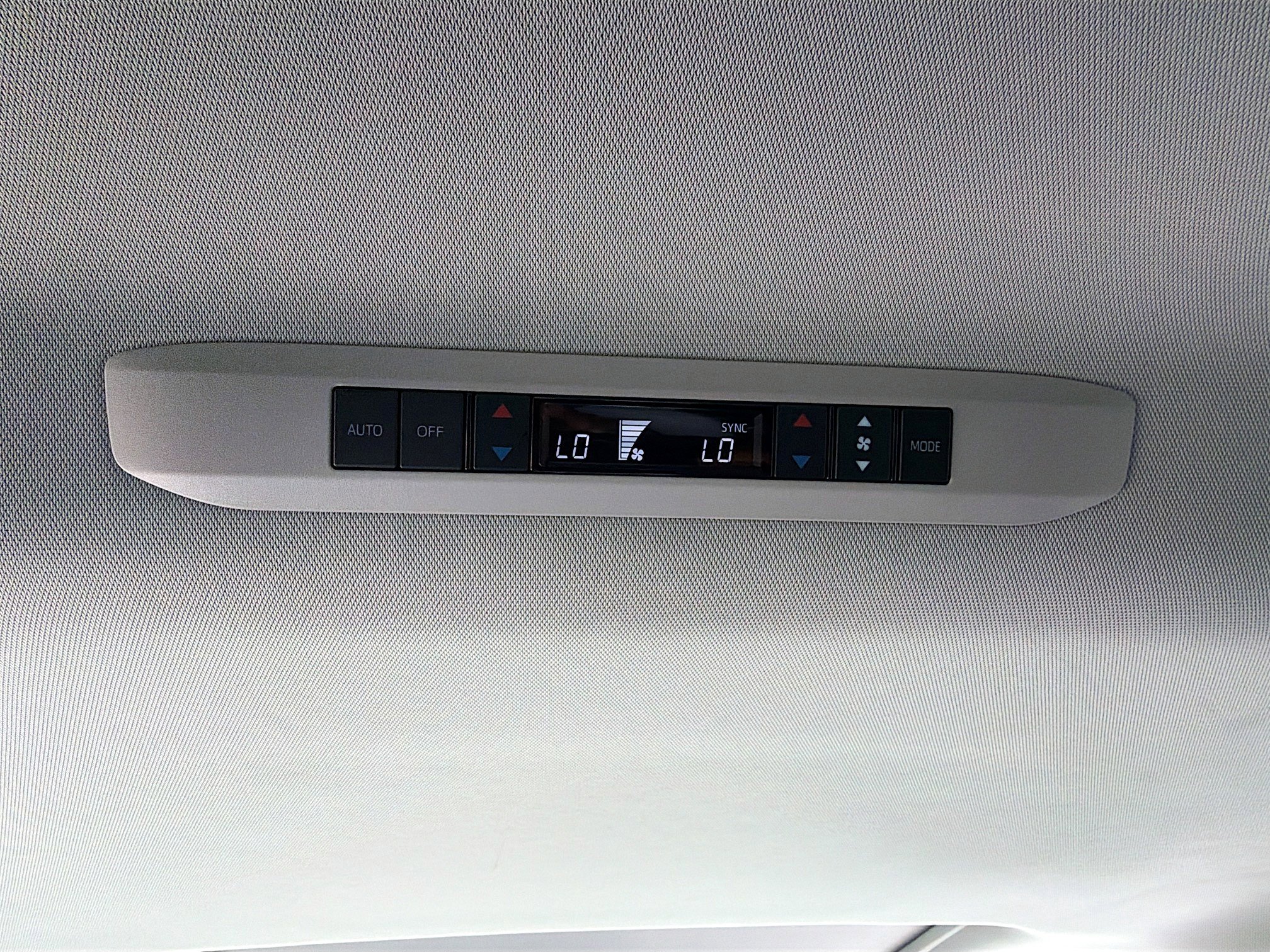 Used 2025 Toyota Sienna XLE w/ XLE Plus Package FWD image 19