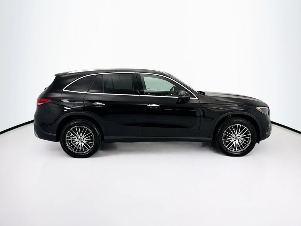 Used 2026 Mercedes-Benz GLC 300 image 4