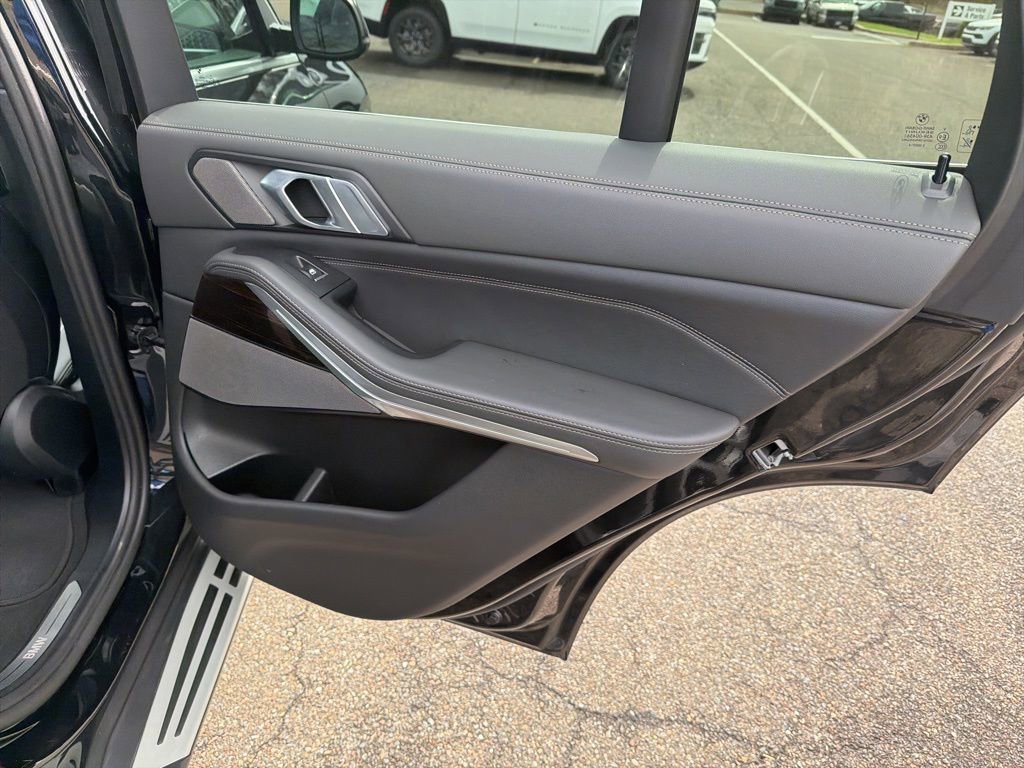 Used 2026 BMW X5 xDrive40i image 9