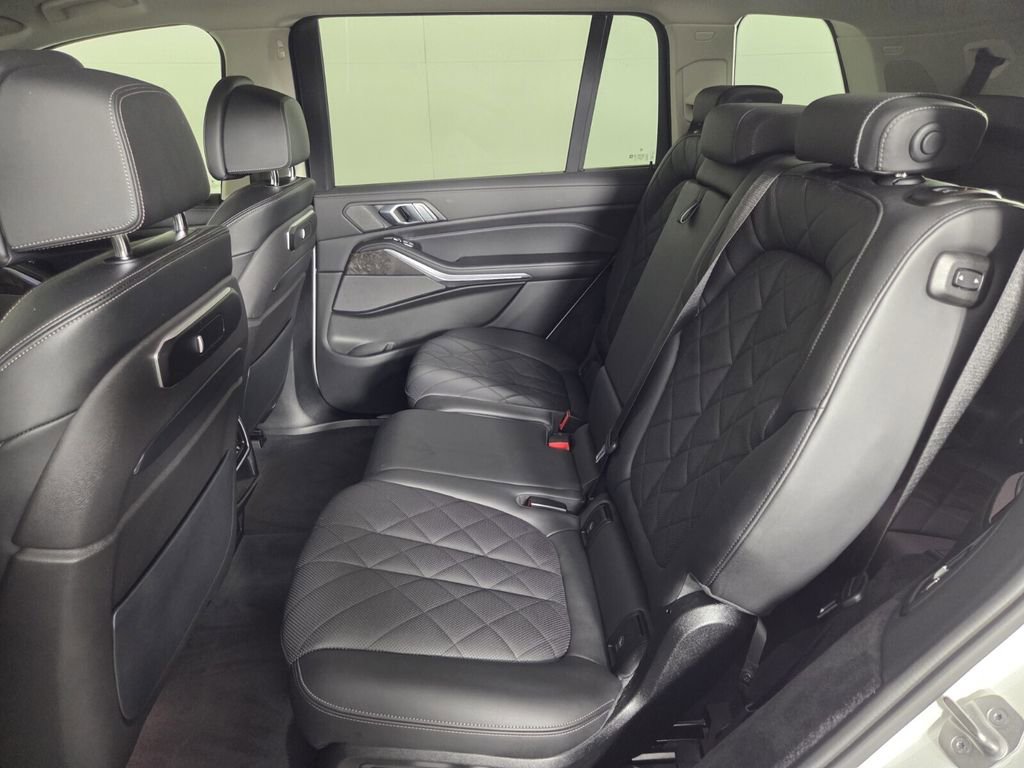 Used 2023 BMW X7 xDrive40i w/ Premium Package image 25