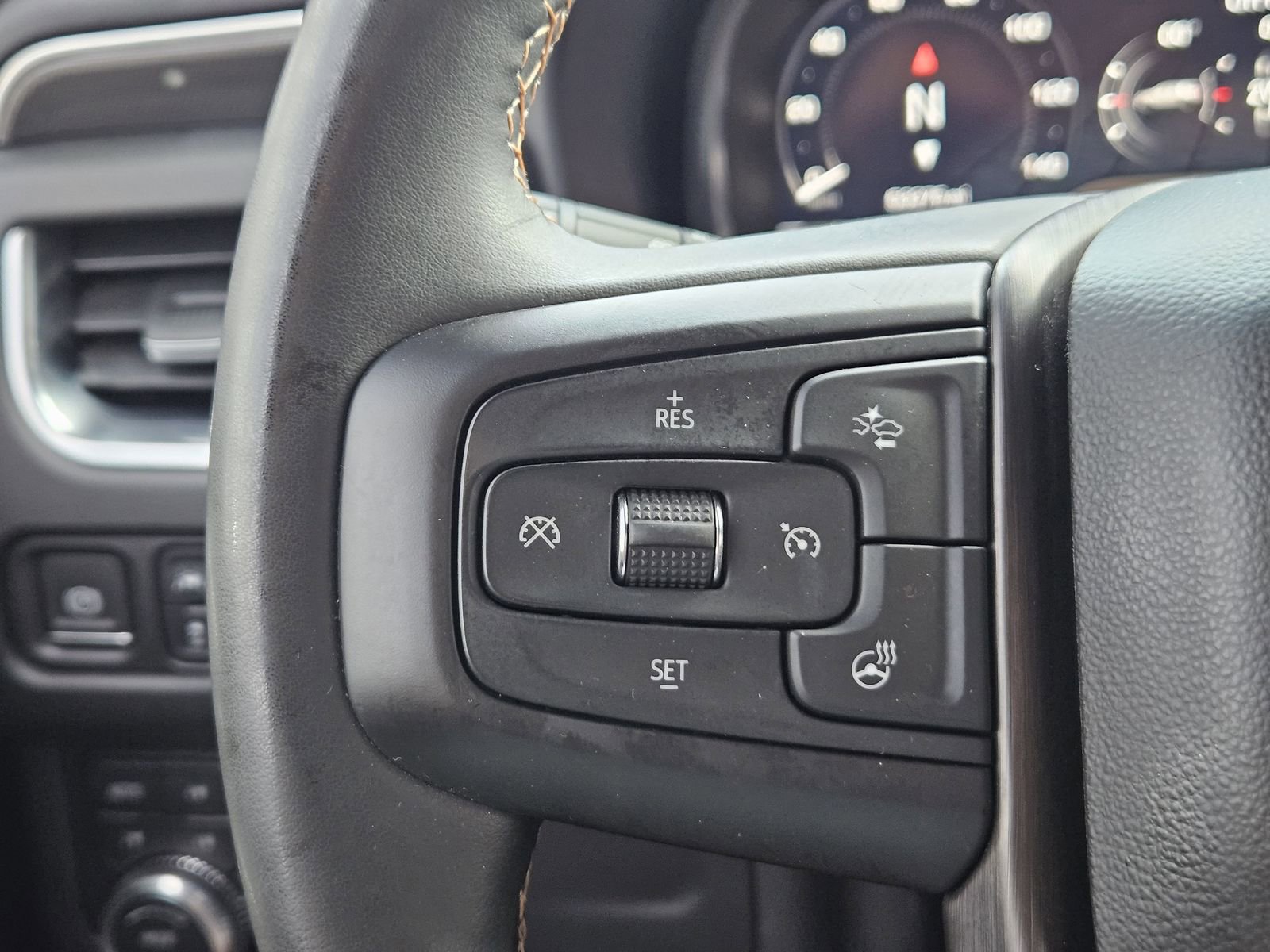 Used 2024 GMC Yukon XL AT4 w/ AT4 Premium Package AWD/4WD image 27