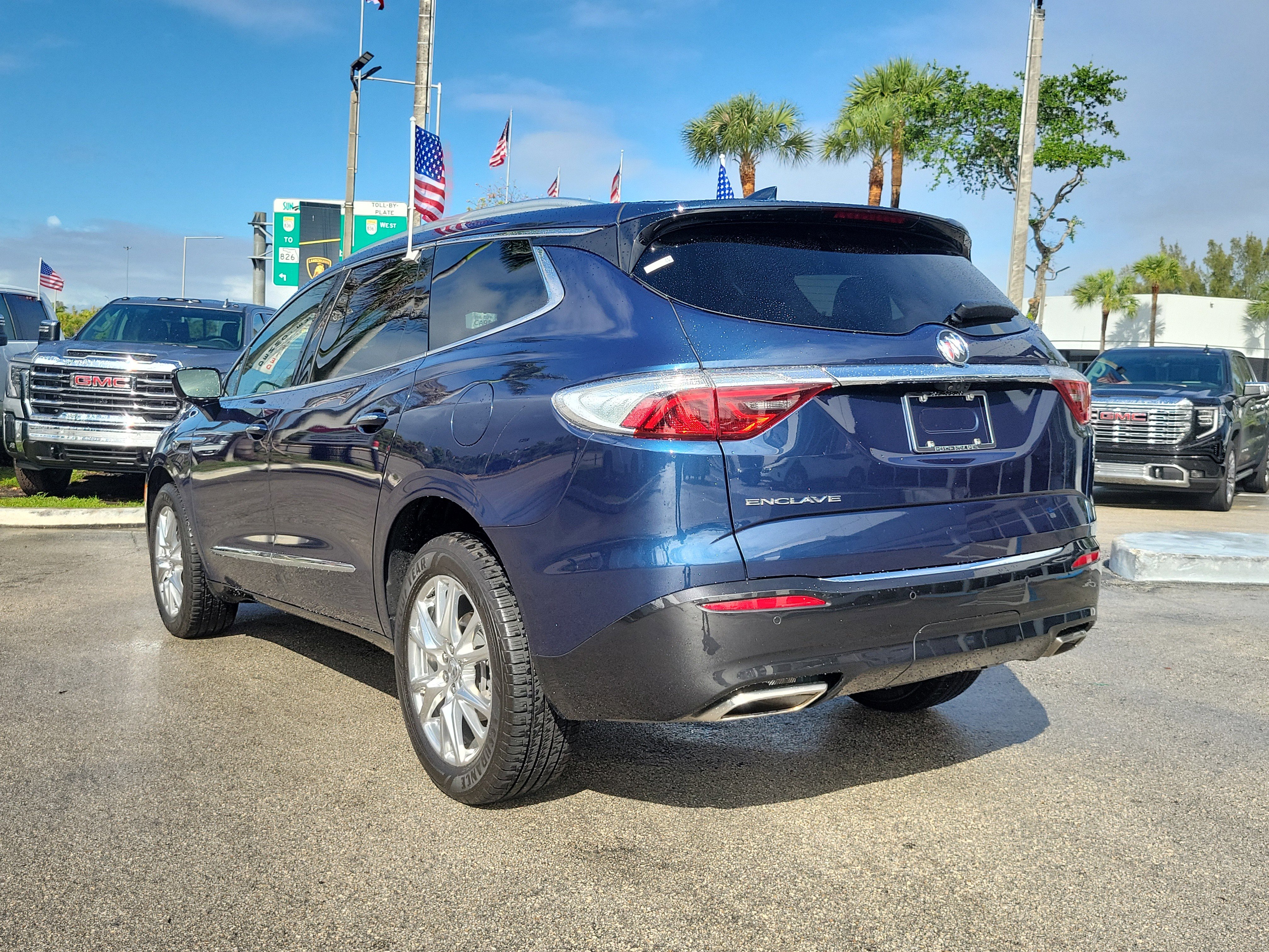 Used 2023 Buick Enclave Premium w/ Experience Buick Package image 7