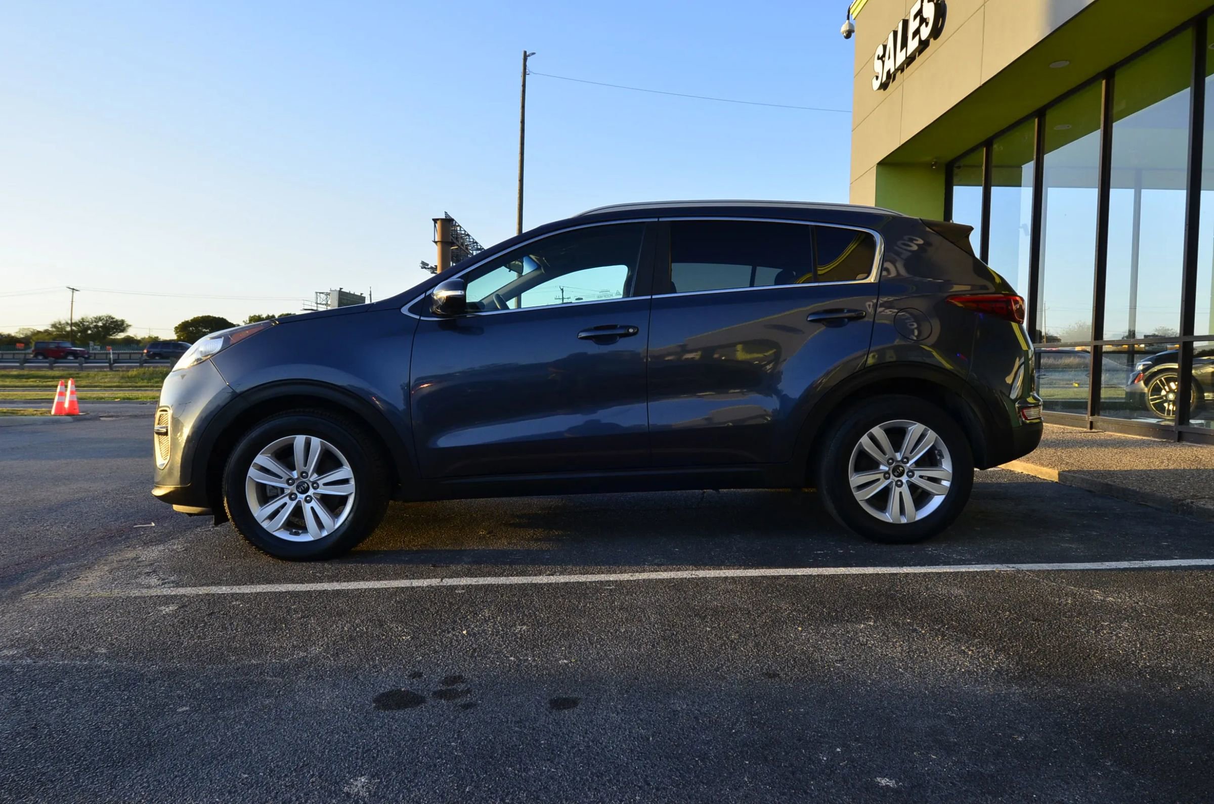 Used 2018 Kia Sportage LX w/ LX Technology Package image 7
