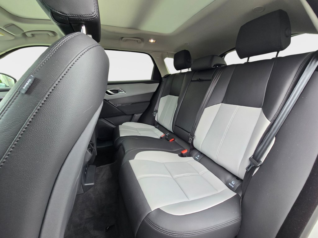 Certified 2025 Land Rover Range Rover Velar Dynamic SE AWD/4WD image 14