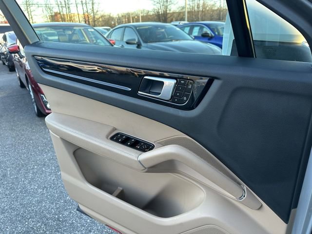 Used 2021 Porsche Cayenne Coupe image 30