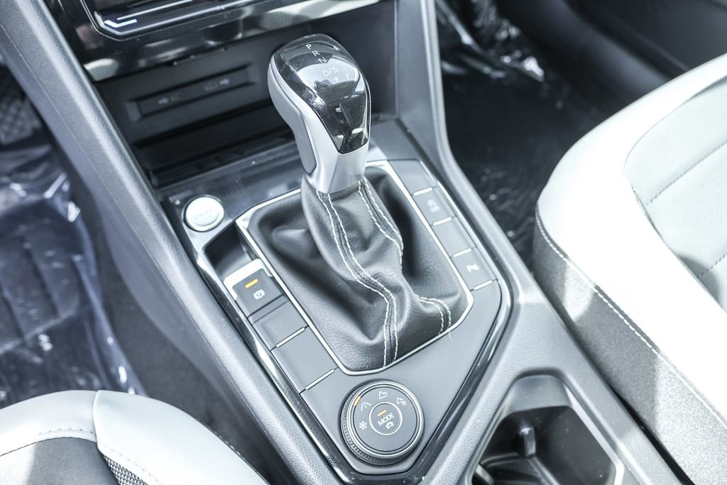 New 2025 Volkswagen Taos SE image 30