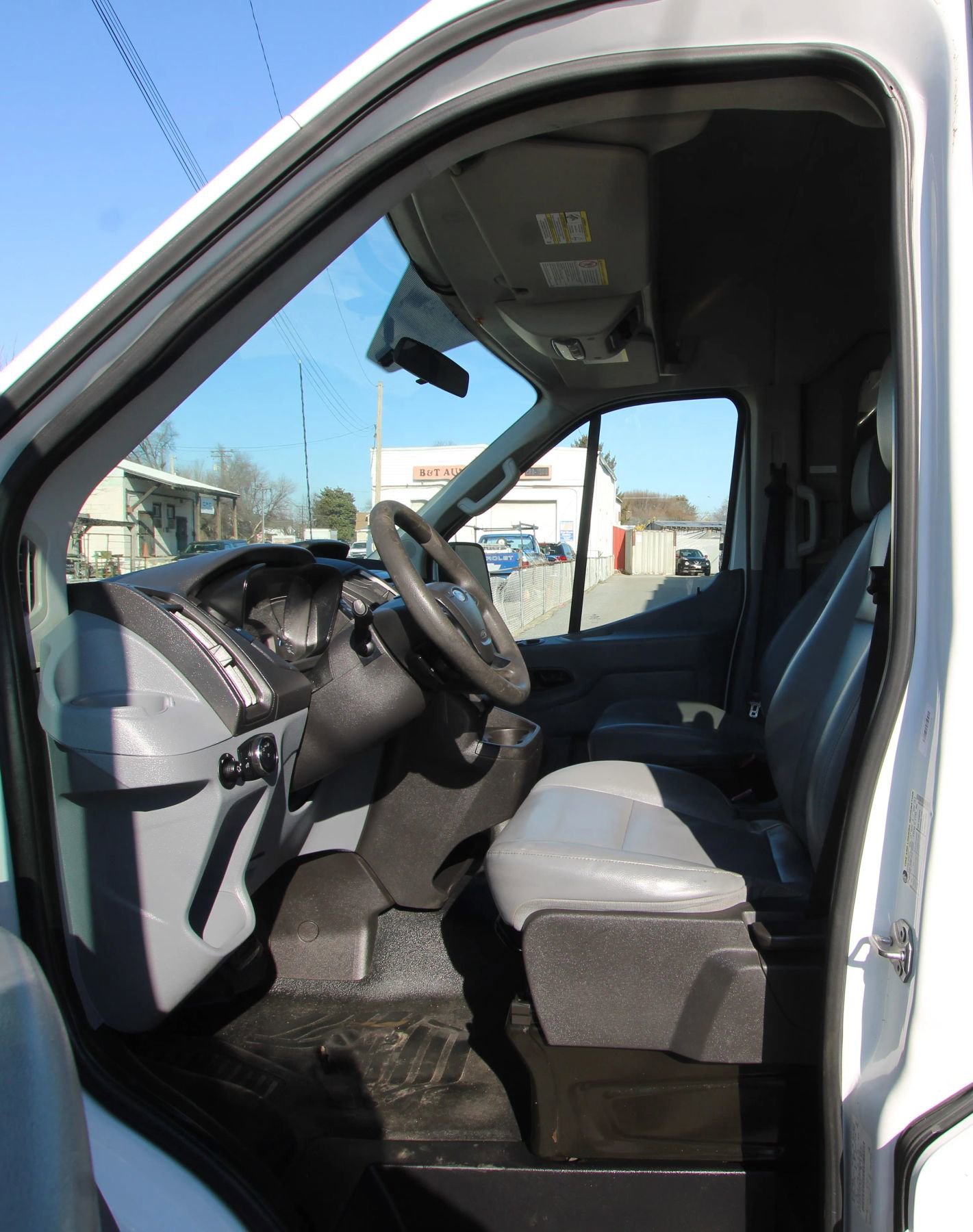 Used 2016 Ford Transit 350 XL image 9