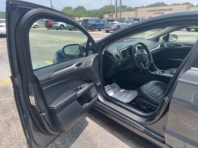 Used 2020 Ford Fusion SEL FWD image 19
