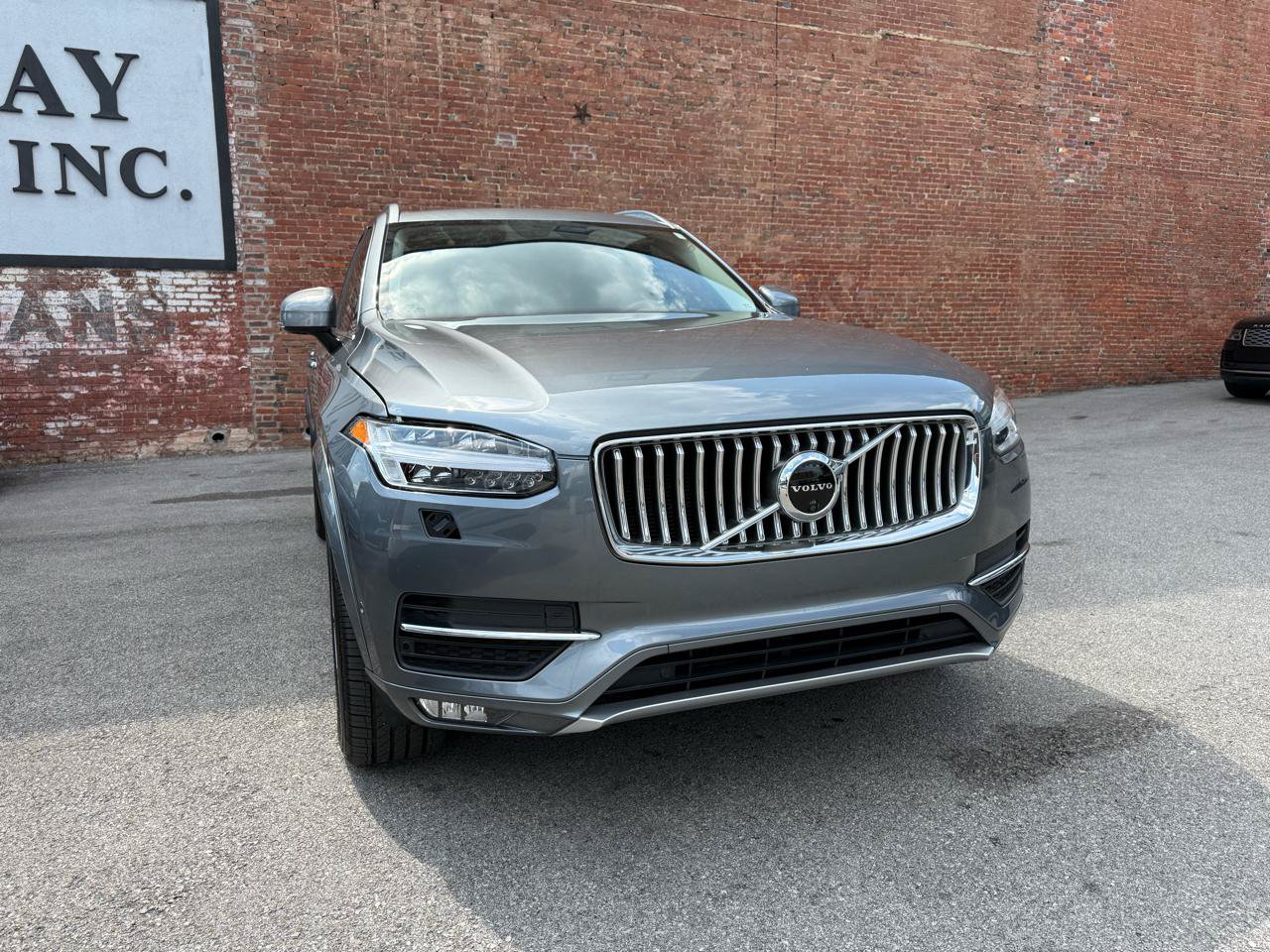 Used 2017 Volvo XC90 T6 Inscription w/ Vision Package AWD/4WD image 2