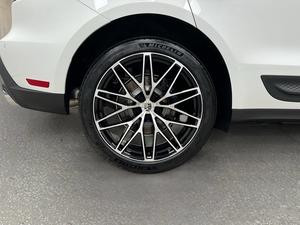 New 2026 Porsche Macan AWD/4WD image 33