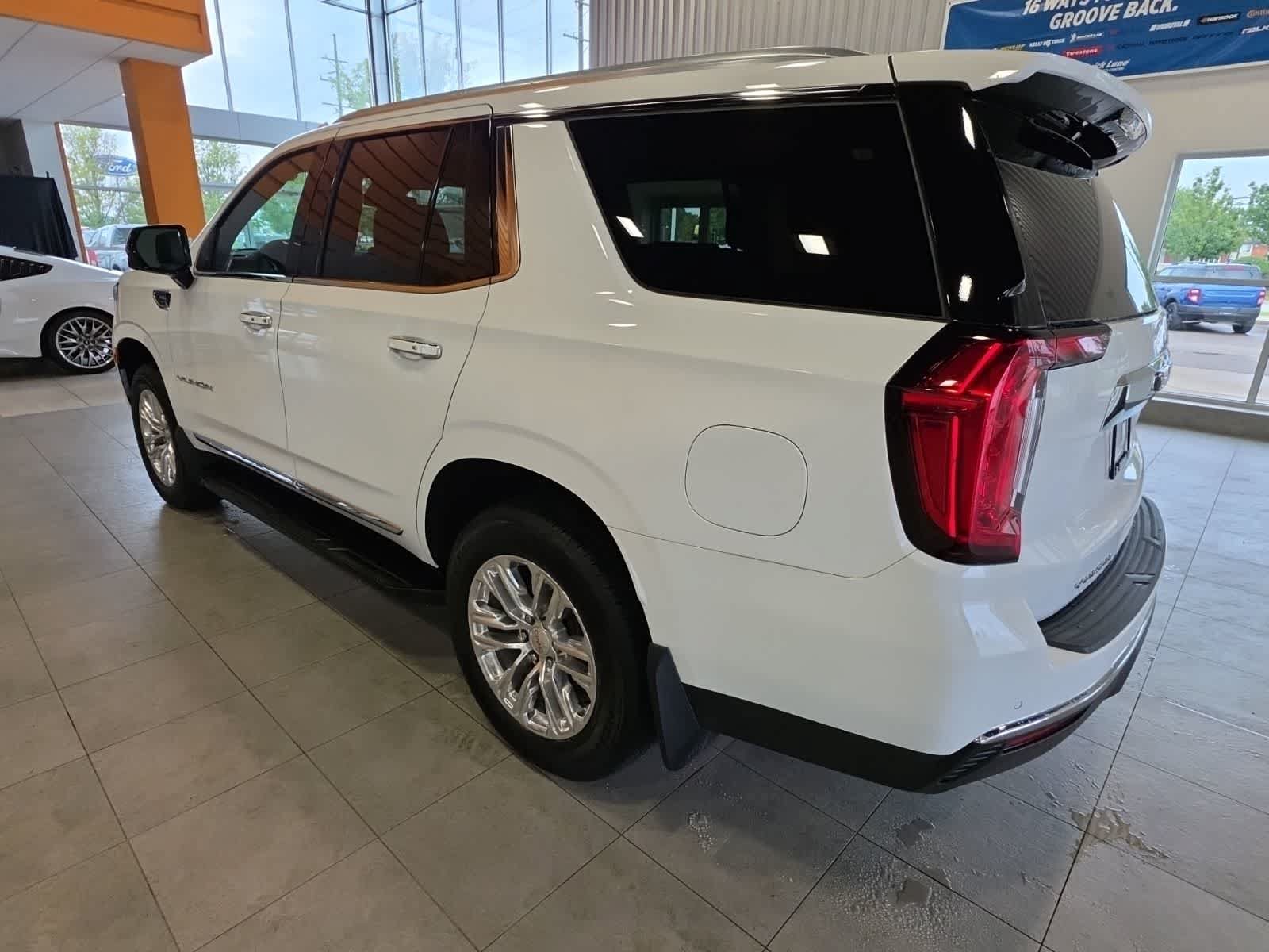 Used 2024 GMC Yukon SLT w/ SLT Premium Package AWD/4WD image 14