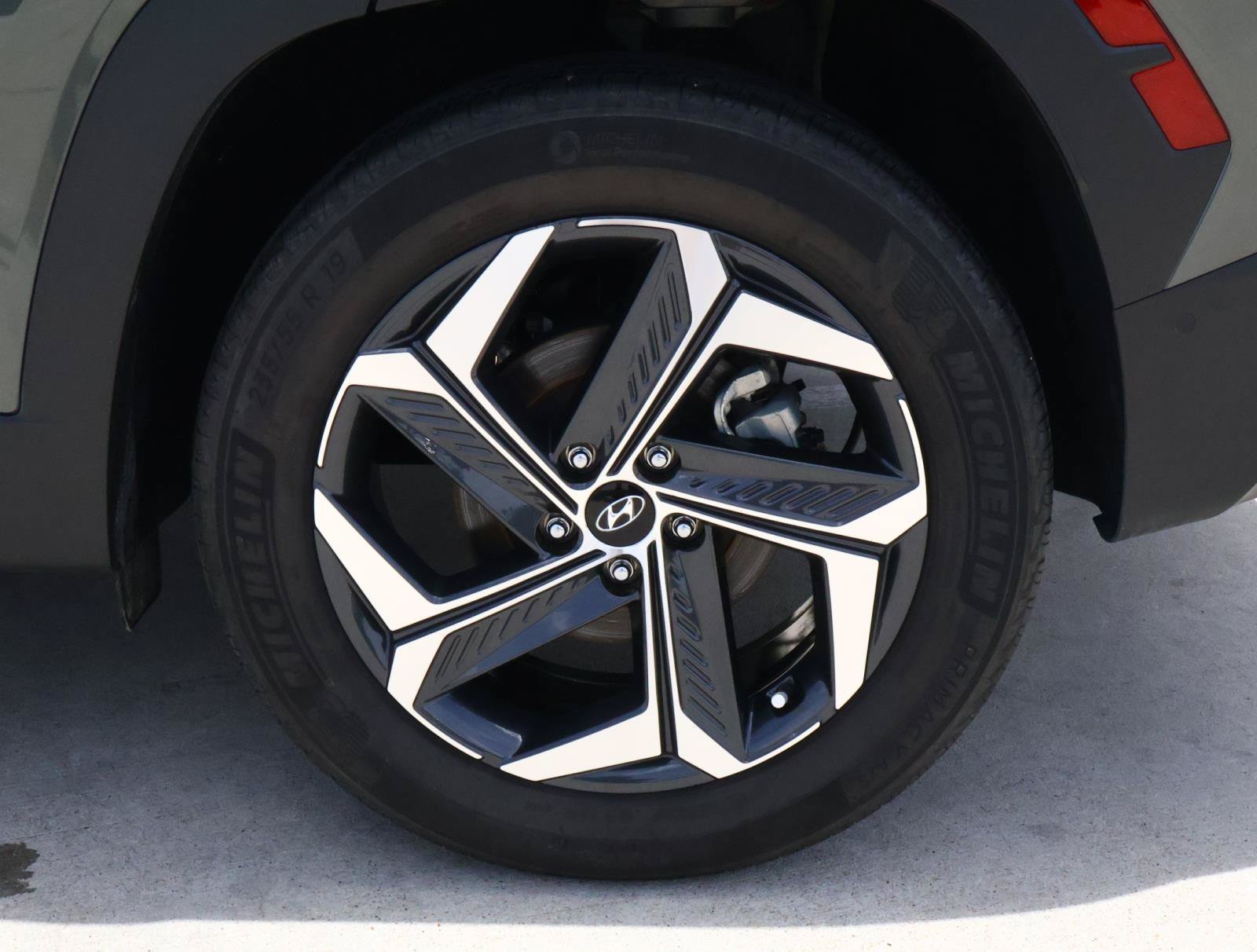 Used 2024 Hyundai Tucson Limited AWD/4WD image 8