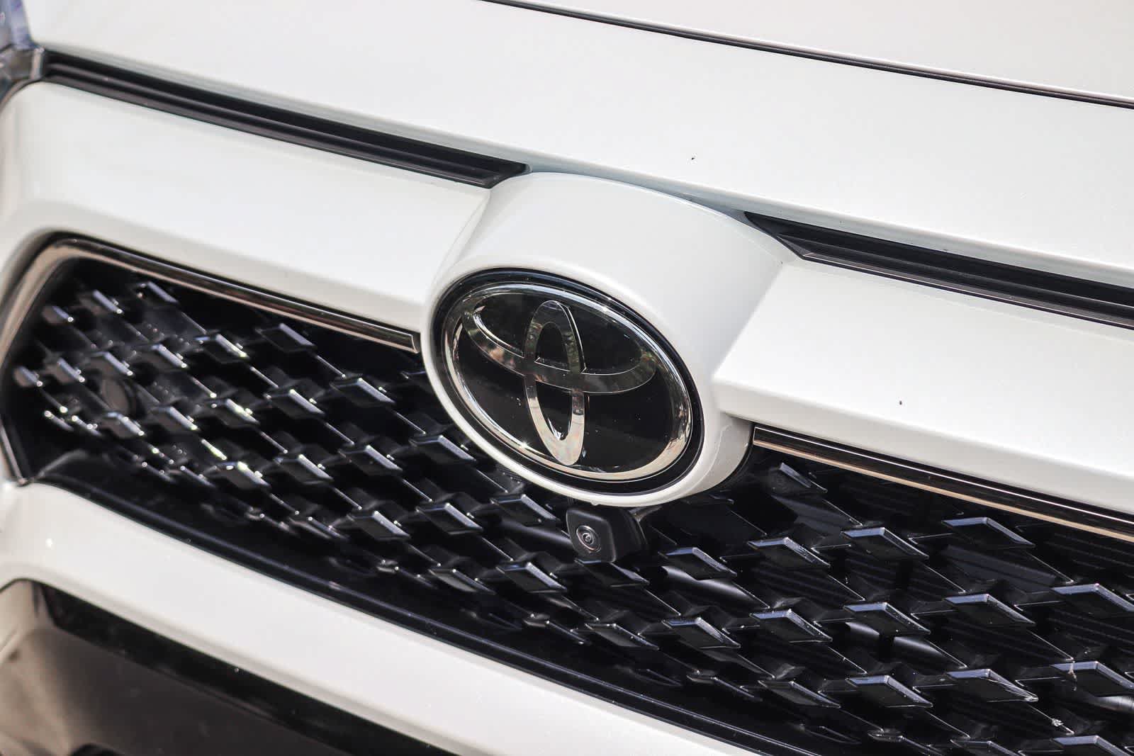 Used 2025 Toyota RAV4 XSE w/ Premium Package AWD/4WD image 10