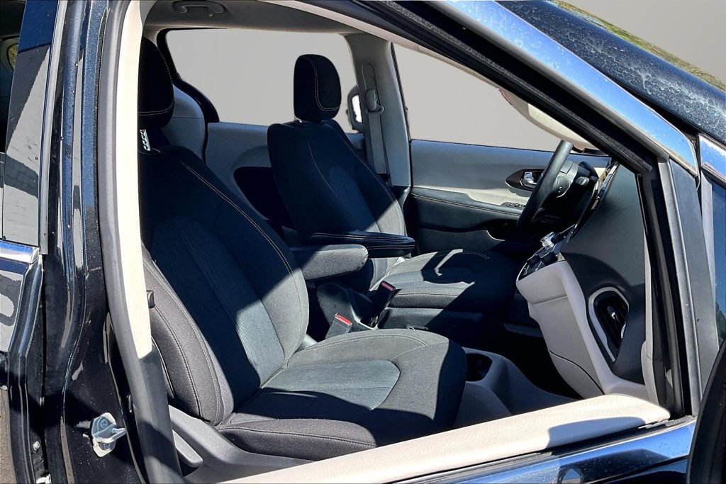 Used 2024 Chrysler Voyager LX FWD image 26