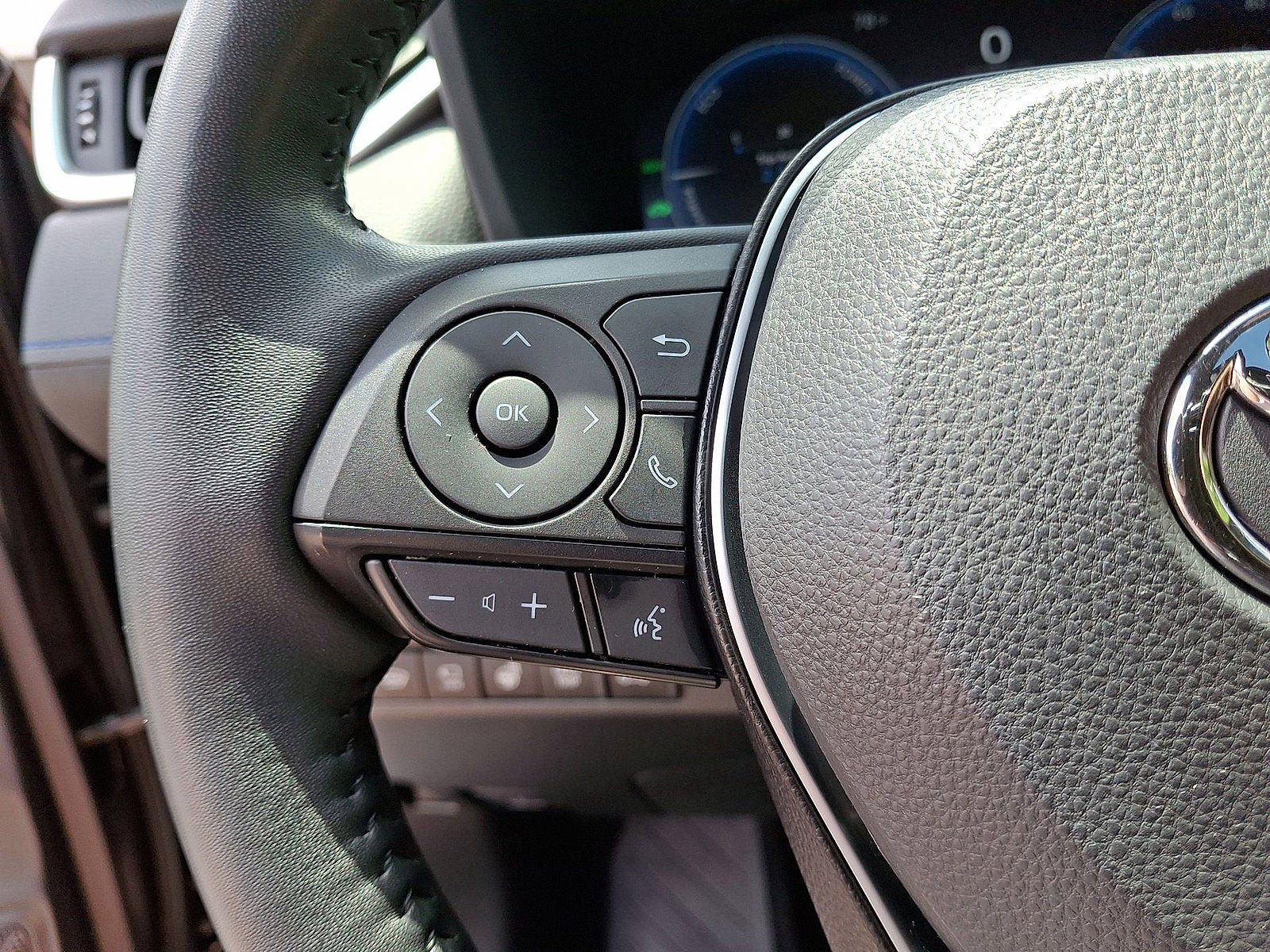 Used 2024 Toyota RAV4 XSE w/ Advanced Technology Package AWD/4WD image 9