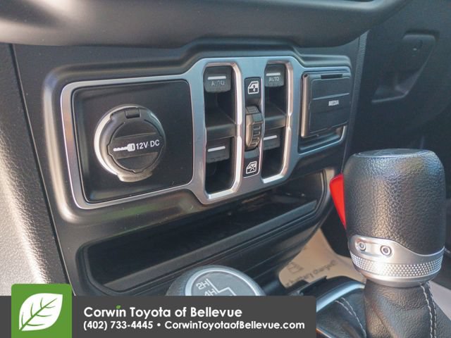Used 2018 Jeep Wrangler Unlimited Sahara AWD/4WD image 11