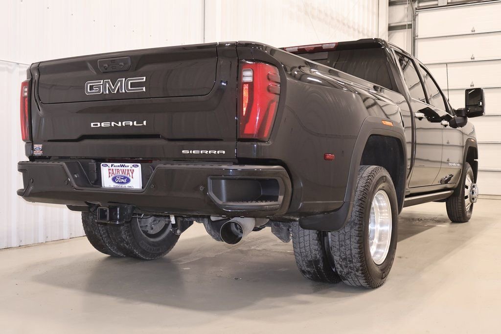 Used 2026 GMC Sierra 3500 Denali Ultimate image 9