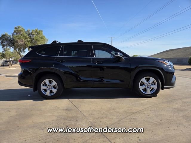 Used 2022 Toyota Highlander LE image 7