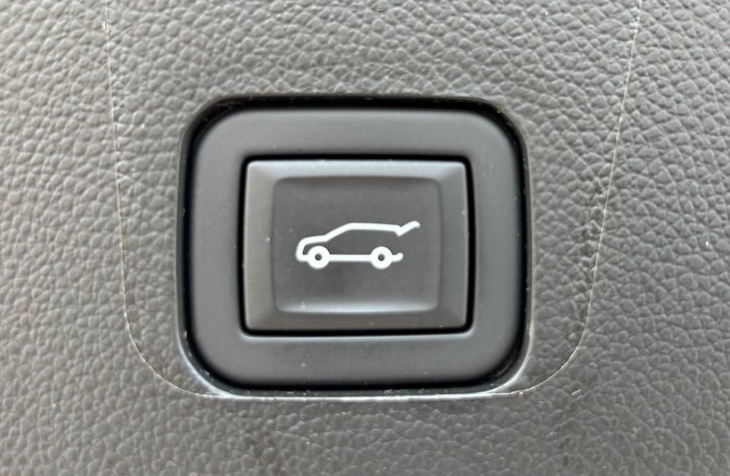 Used 2023 Chevrolet Traverse LT w/ LT Premium Package AWD/4WD image 44