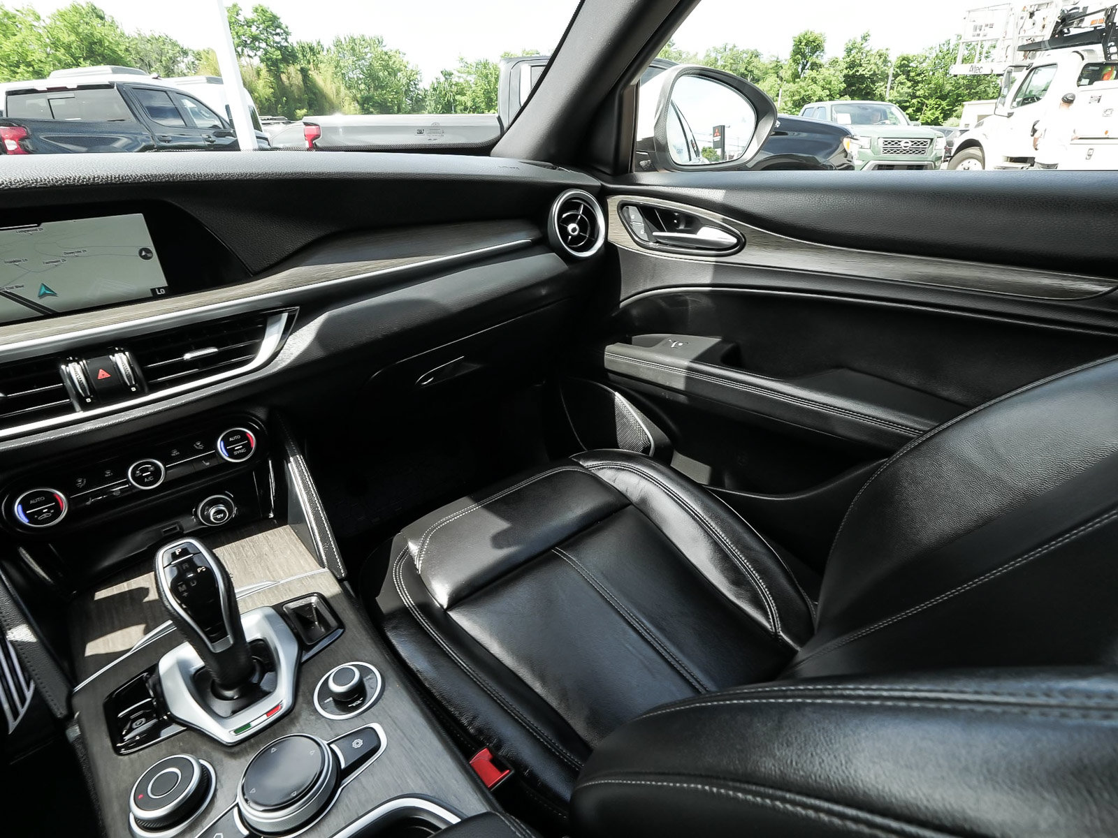 Used 2023 Alfa Romeo Stelvio Ti AWD/4WD image 47