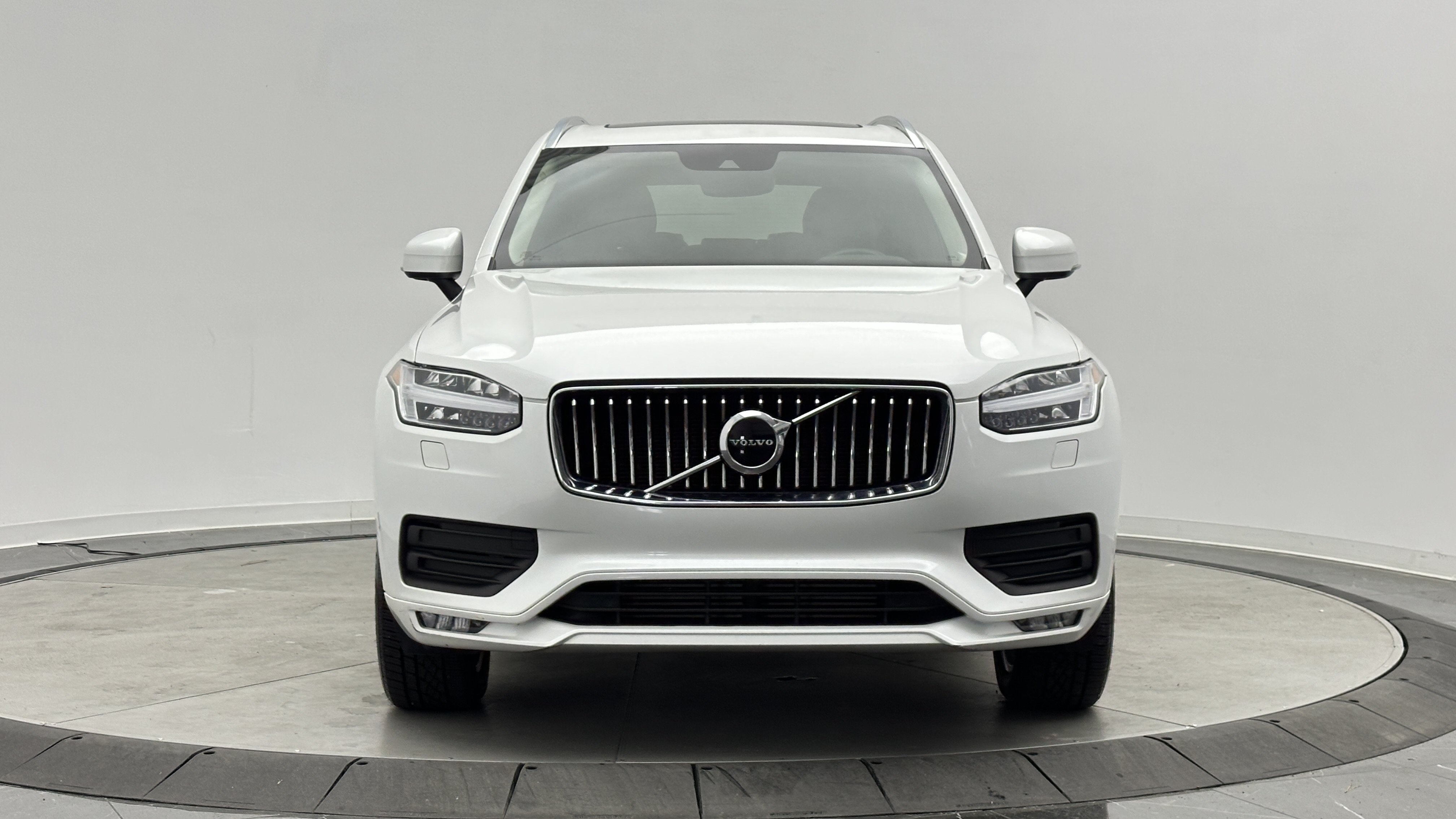 Used 2022 Volvo XC90 T5 Momentum AWD/4WD image 2